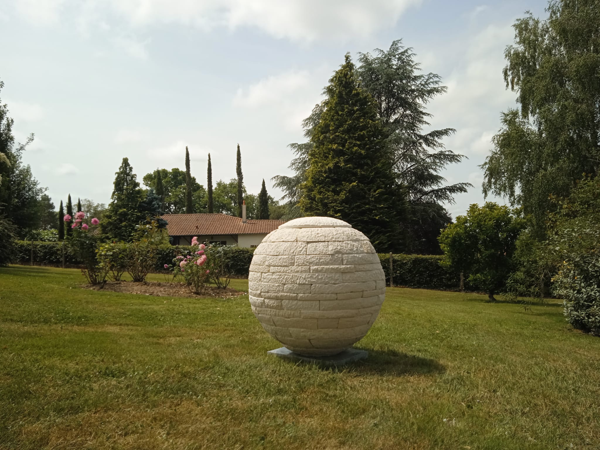 Tailleur de pierres Charente 16 – Sculpture – Manue Moine – Cognac – Angoulême – fête des jardins – Confolens Tailleur de pierres Charente 16 - Sculpture - Manue Moine - Cognac - Angoulême